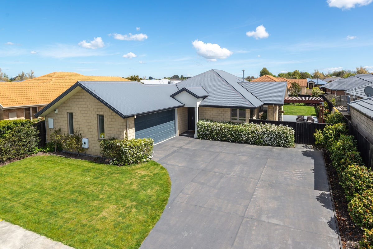 6 Bayliss Close, Northwood, Christchurch - Carousel 1