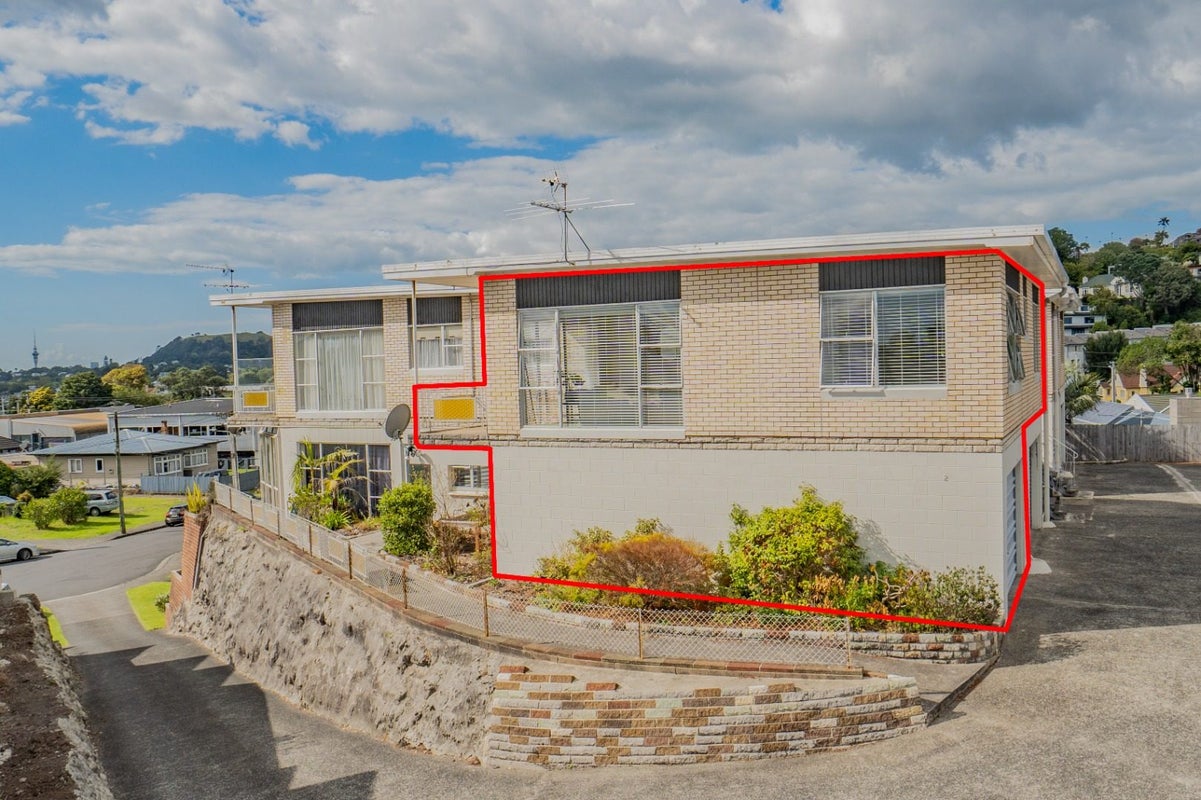 6/6 Roskill Way, Three Kings, Auckland - Carousel 2