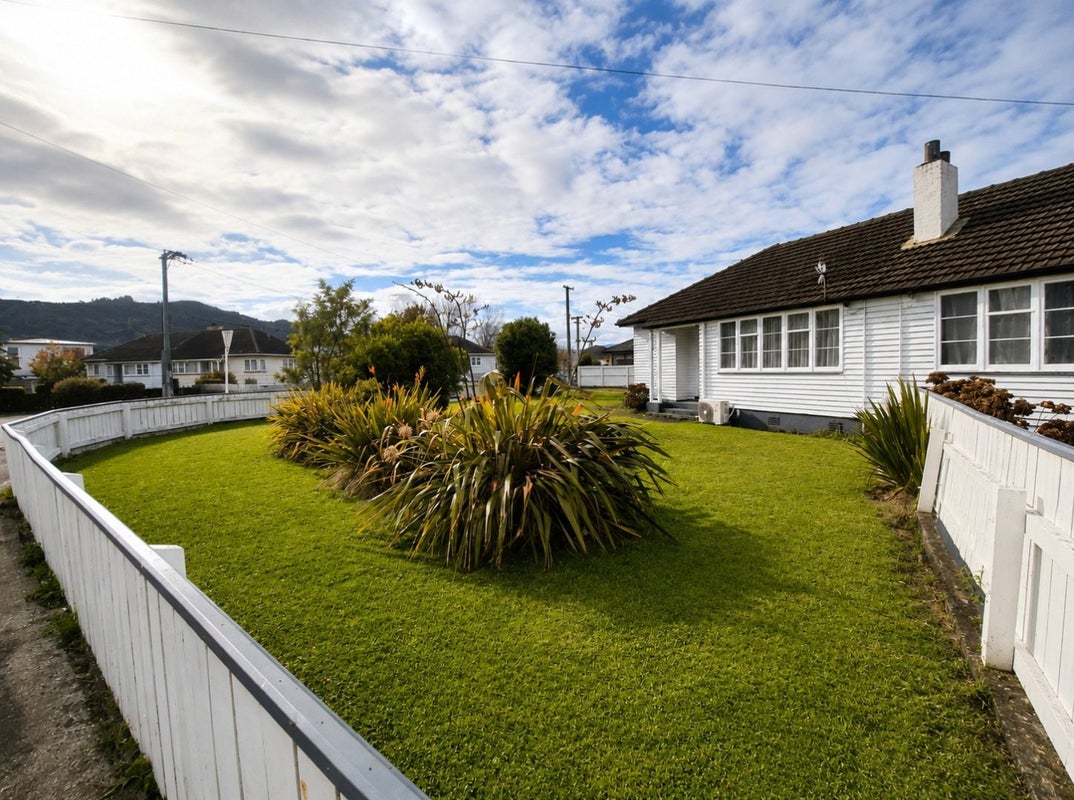 2 Savage Crescent, Upper Hutt Central, Upper Hutt - Carousel 11