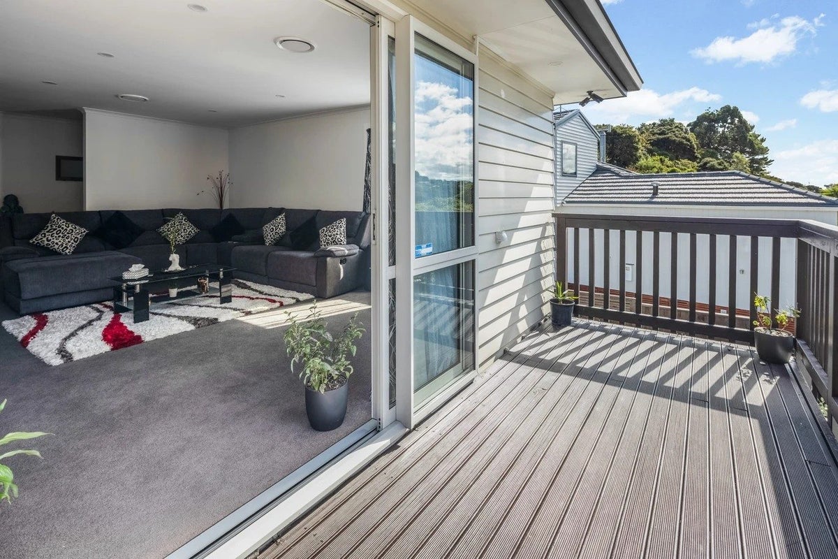 2 Abbey Way, Whitby, Porirua - Carousel 7