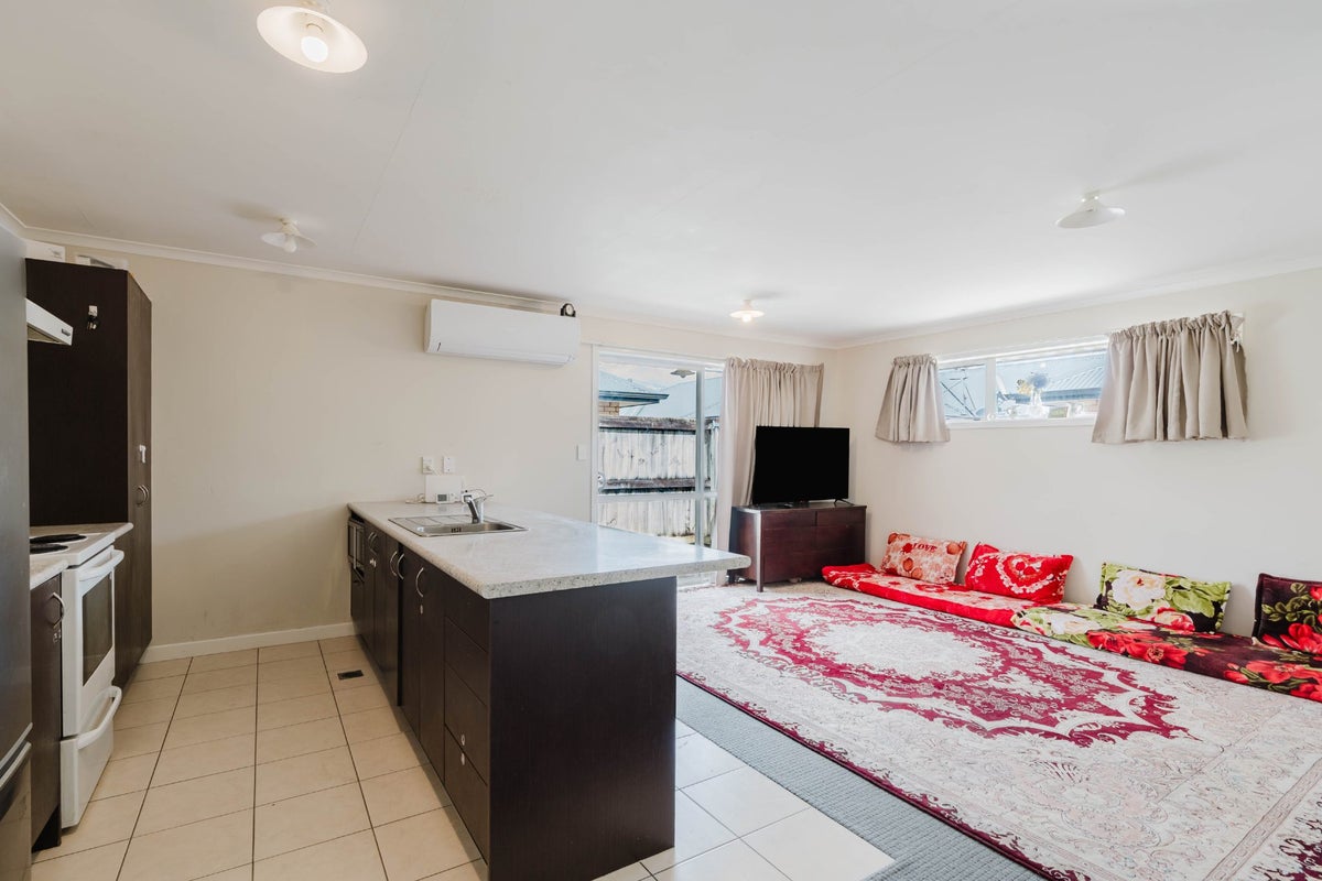 3D Pitt Street, Frankton, Hamilton - Carousel 2