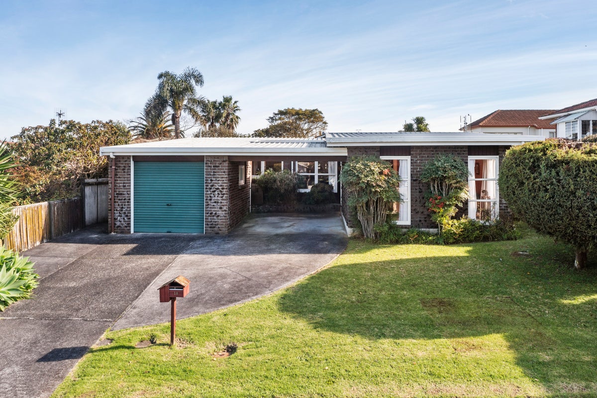 18 Vanbrugh Place, Bucklands Beach, Auckland - Carousel 1