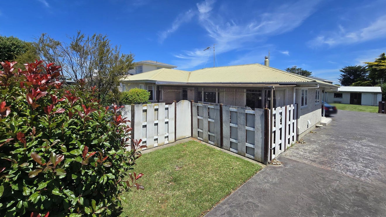 6 Henderson Crescent, Onekawa, Napier - Carousel 1