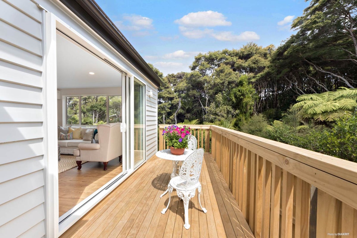 38 Shah Place, Glen Eden, Auckland - Carousel 2
