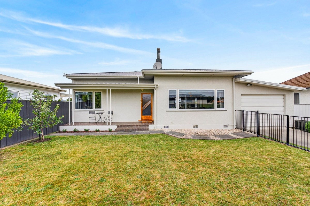 8 Anzac Avenue, Onekawa, Napier - Carousel 1