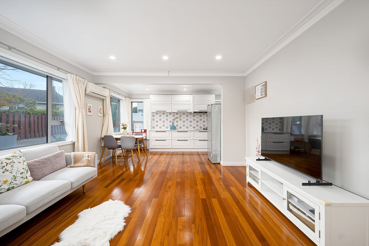 8A Gloria Avenue, Te Atatu Peninsula, Auckland - Carousel 2