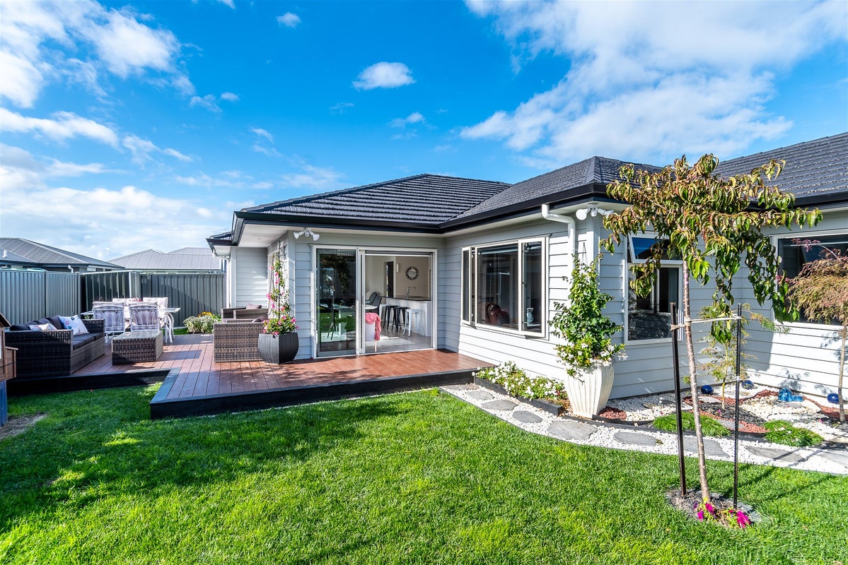 18 Drovers Way, Frimley, Hastings - Carousel 20