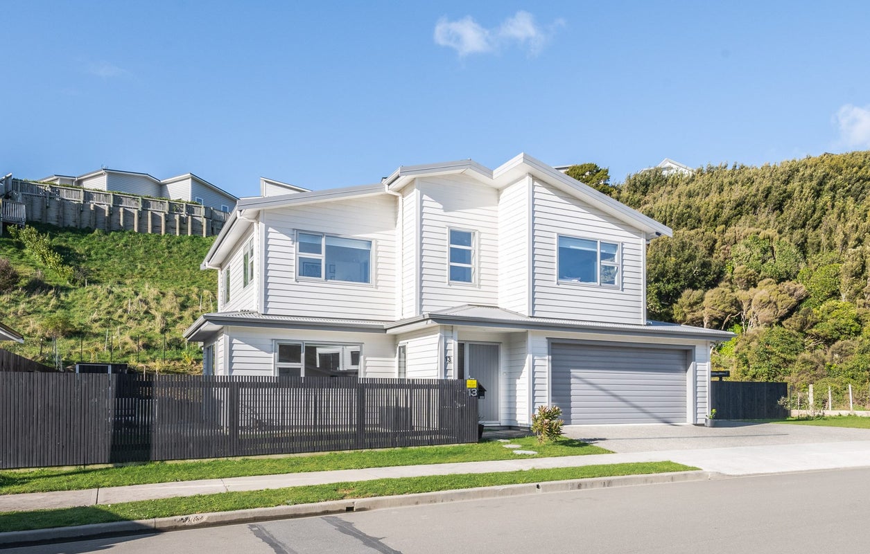13 Farnworth Tce, Churton Park, Wellington - Carousel 1