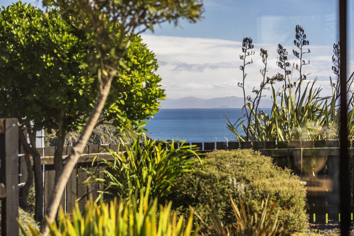 31 Rothwell Street, Titahi Bay, Porirua - Carousel 2