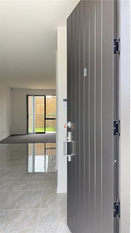 8/1 Sylvan Crescent, Te Atatu South, Auckland - Carousel 1