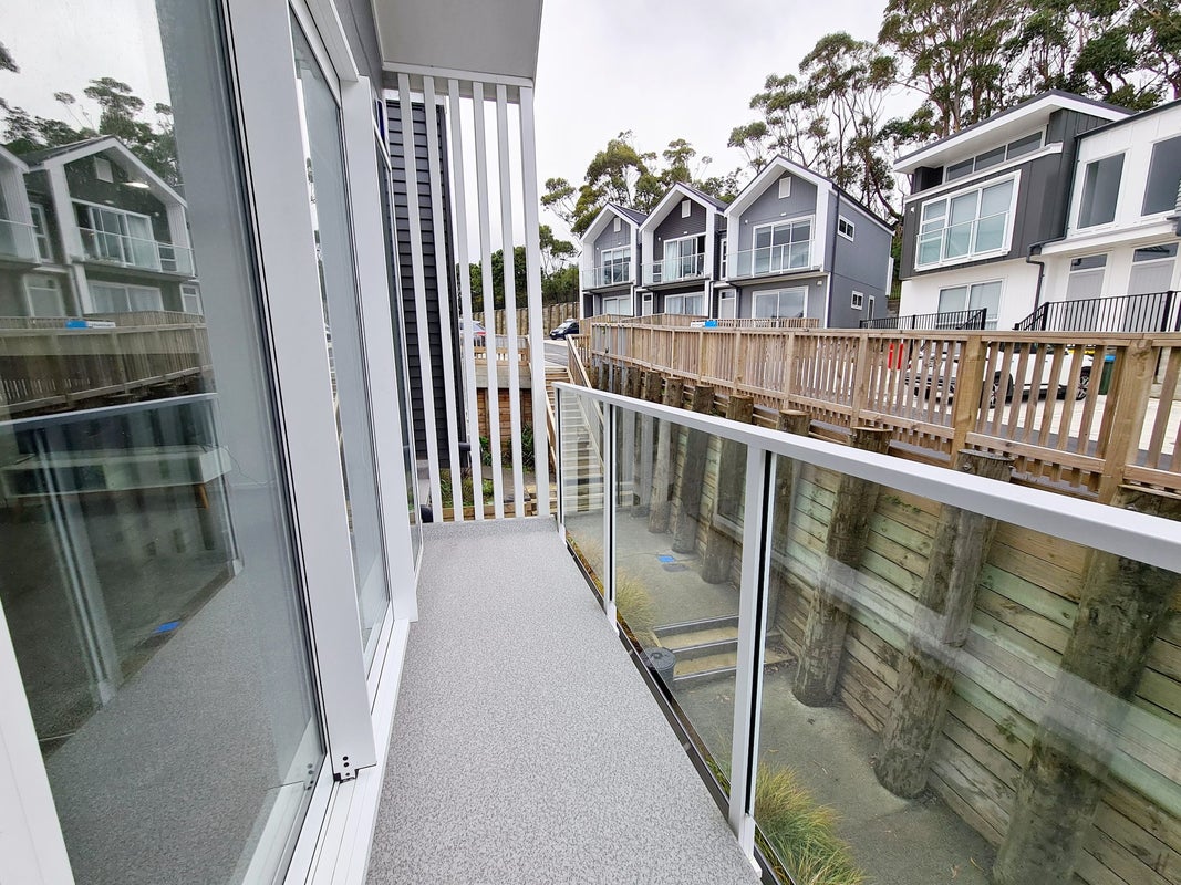 10 Tai Lane, Whitby, Porirua - Carousel 18
