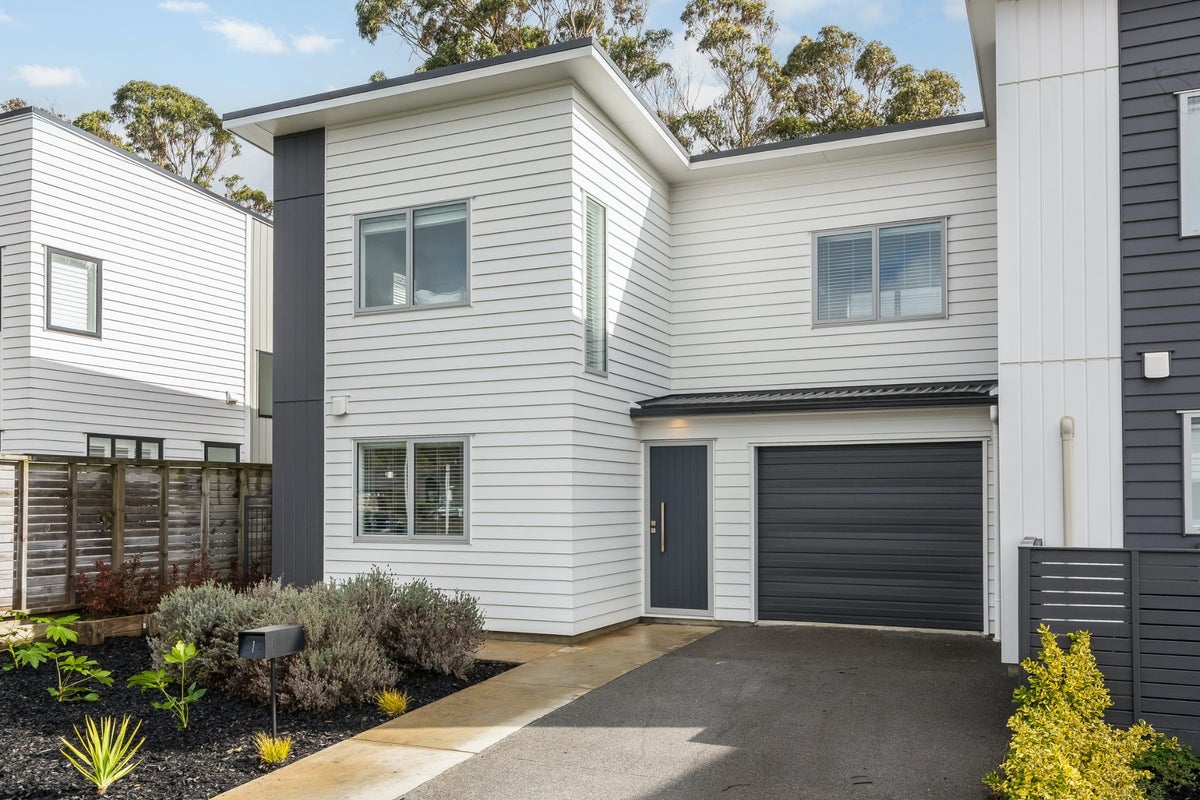 1 Cartographer Way, Whitby, Porirua - Carousel 2