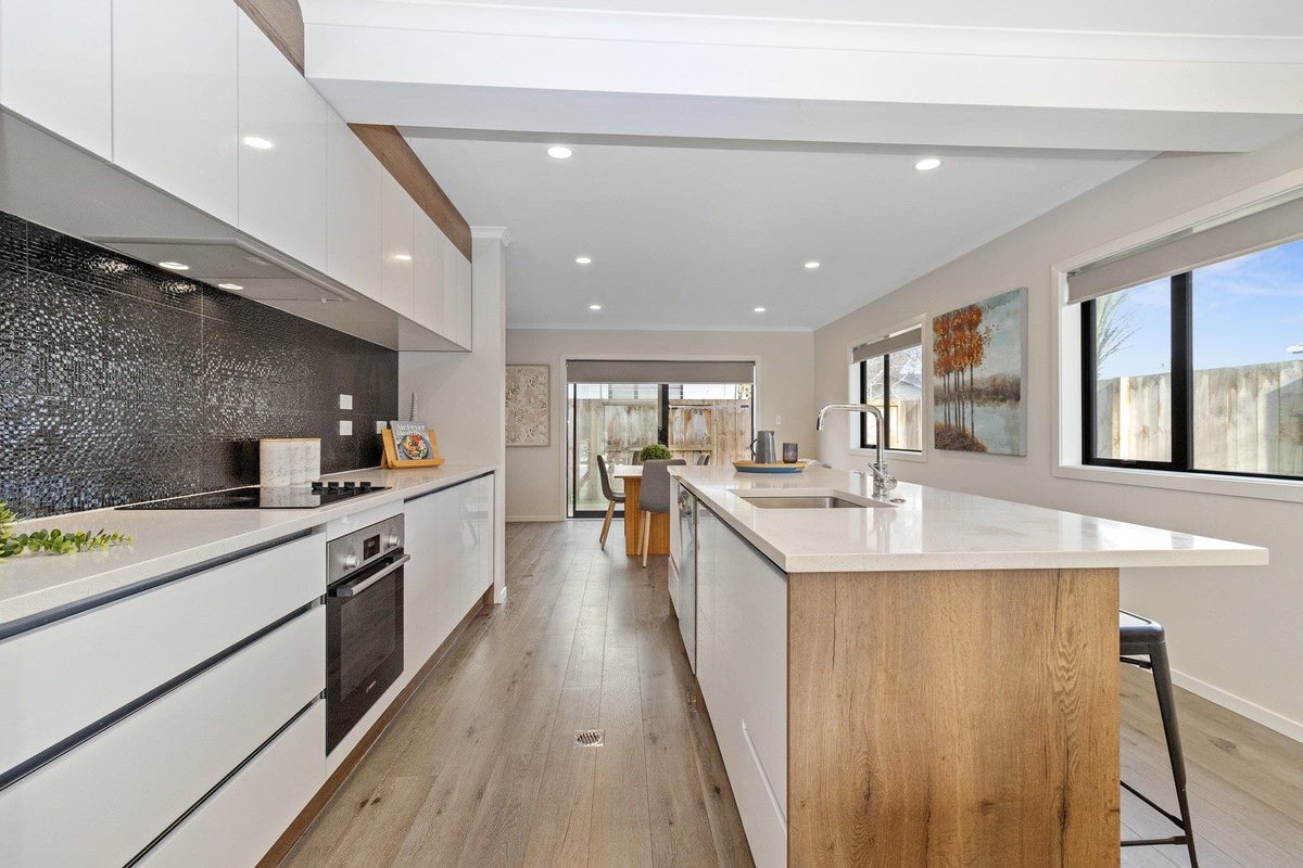2/52 Carrington Avenue, Hillcrest, Hamilton - Carousel 2