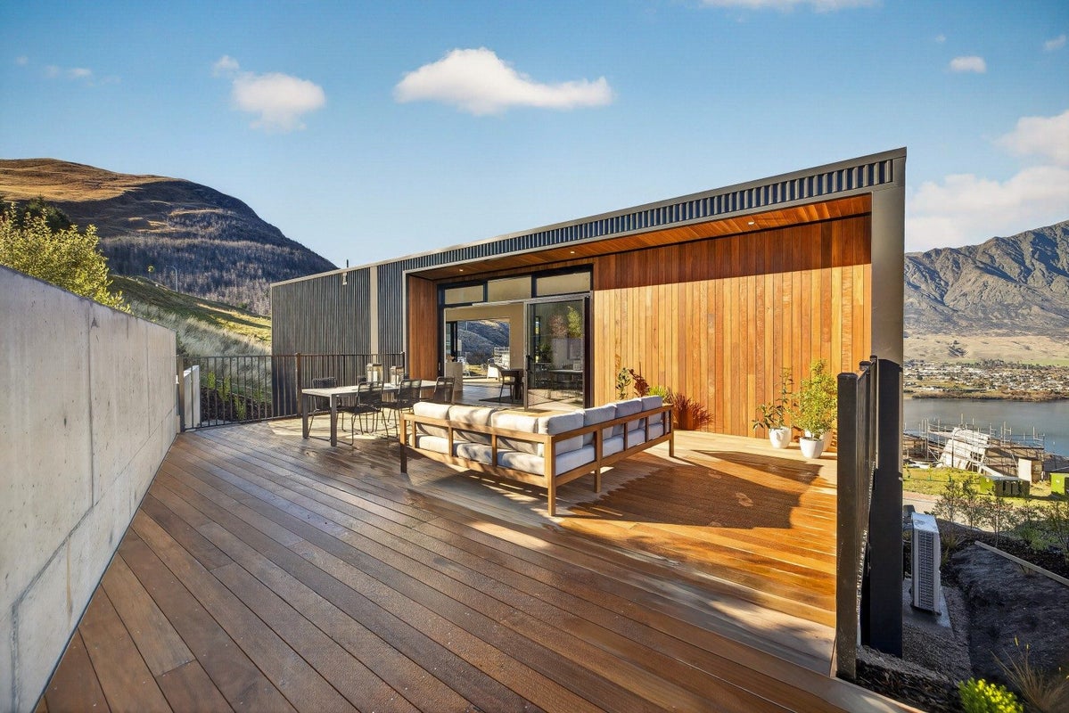 79 Middleton Road, Queenstown Hill, Queenstown - Carousel 17