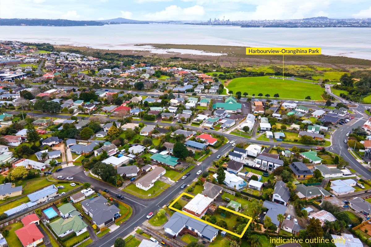 14 Montmere Avenue, Te Atatu Peninsula, Auckland - Carousel 2