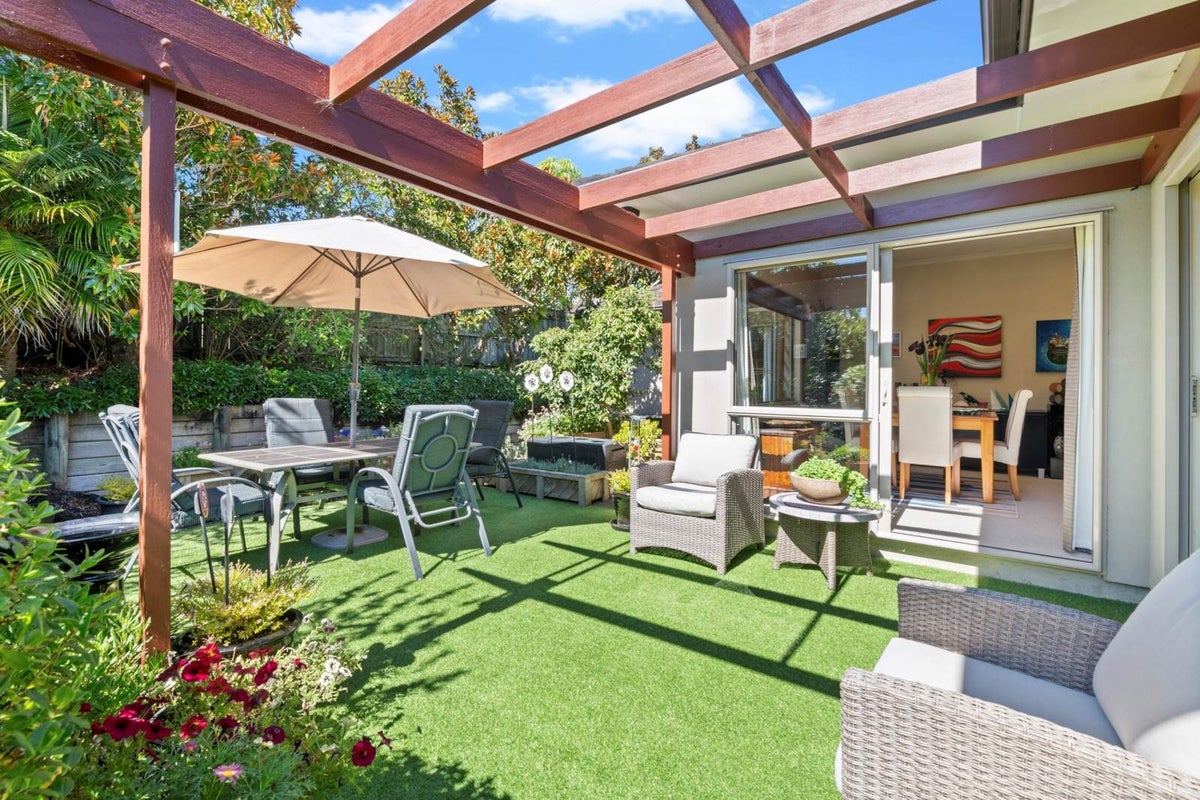 37 Admirals Court Drive, Greenhithe, Auckland - Carousel 1