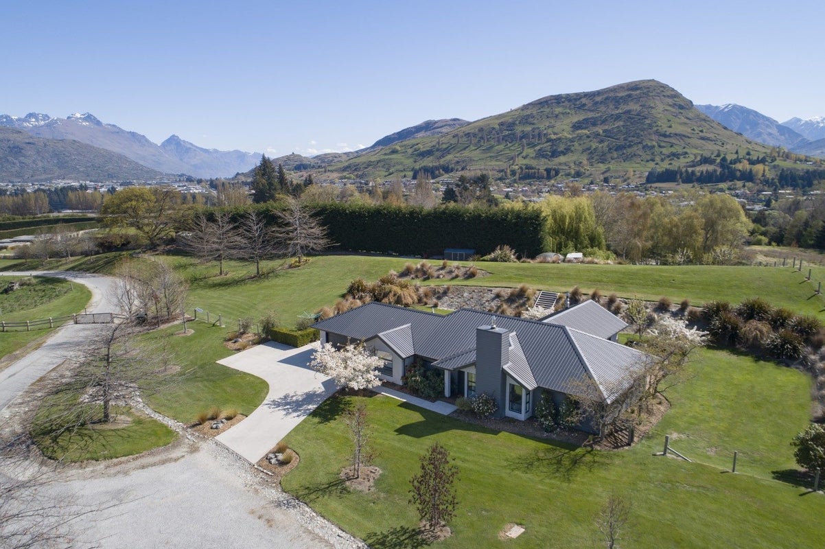 39 Springbank Grove, Lower Shotover, Queenstown - Carousel 1