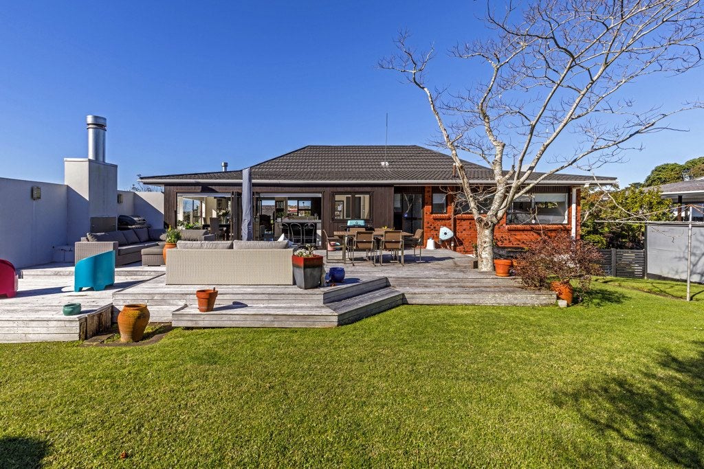 137 Stapleford Crescent, Browns Bay, Auckland - Carousel 2