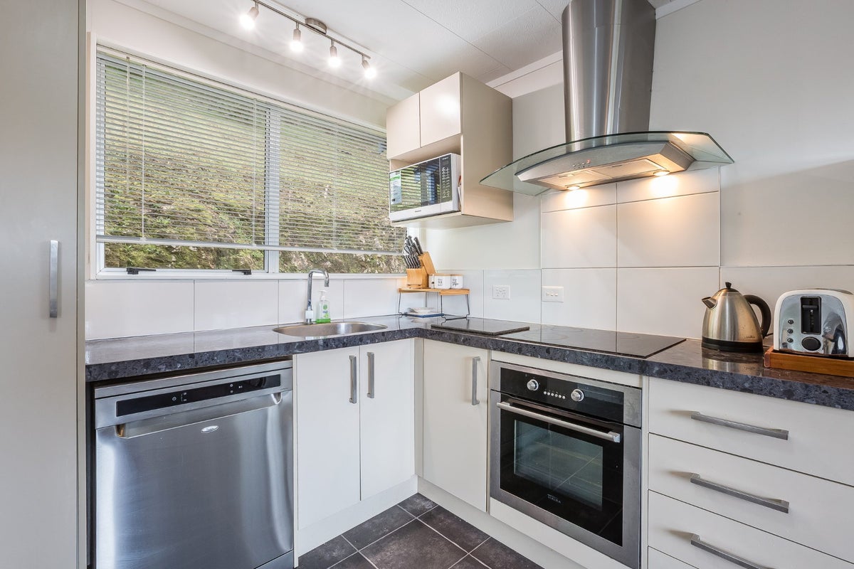 3/7 Venus Place, Whitby, Porirua - Carousel 2