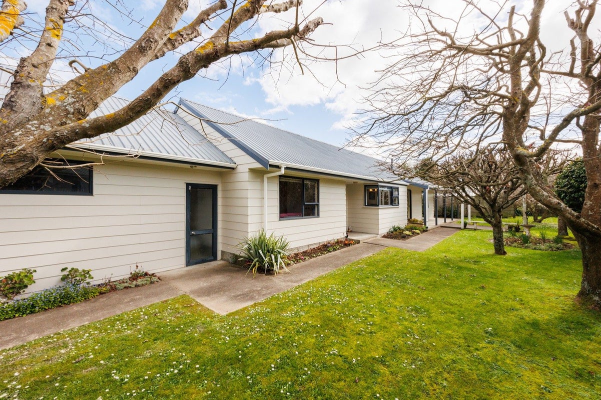 16 Delta Place, Milson, Palmerston North - Carousel 1