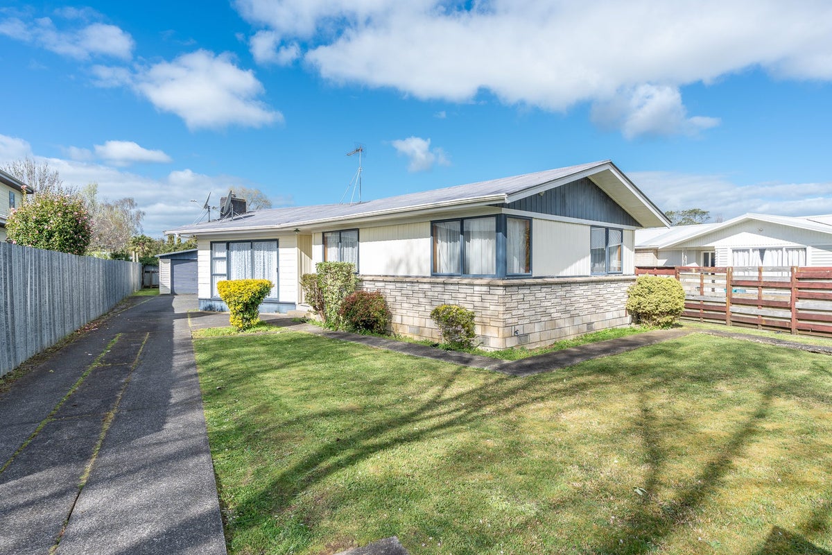 30 Joanna Place, Deanwell, Hamilton, Waikato - Carousel 1