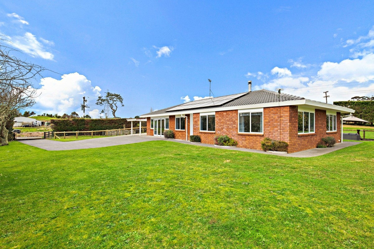 14 Sherwood Drive, Pukekohe - Carousel 1