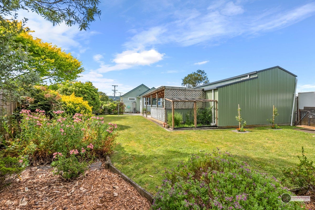 70 Longfellow Street, Trentham, Upper Hutt - Carousel 2