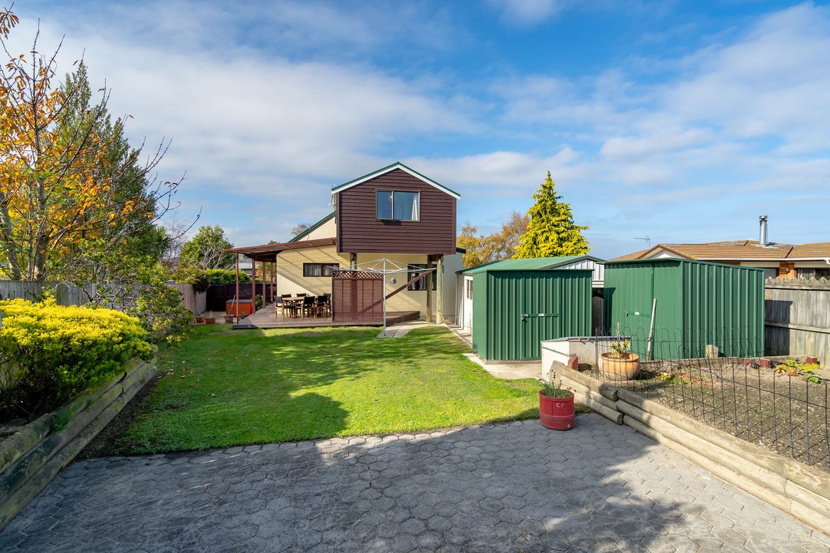33 Estuary Crescent, Fairfield, Dunedin - Carousel 1