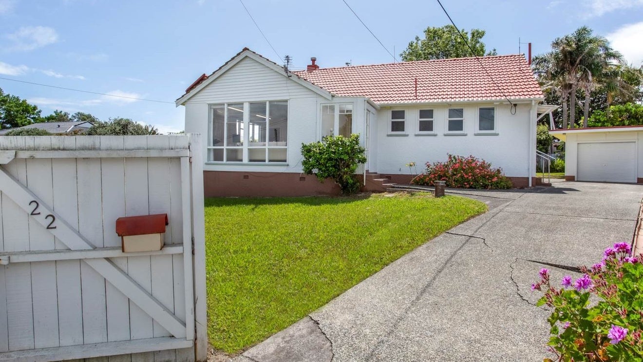 22 Fraser Avenue, Northcote, Auckland - Carousel 1