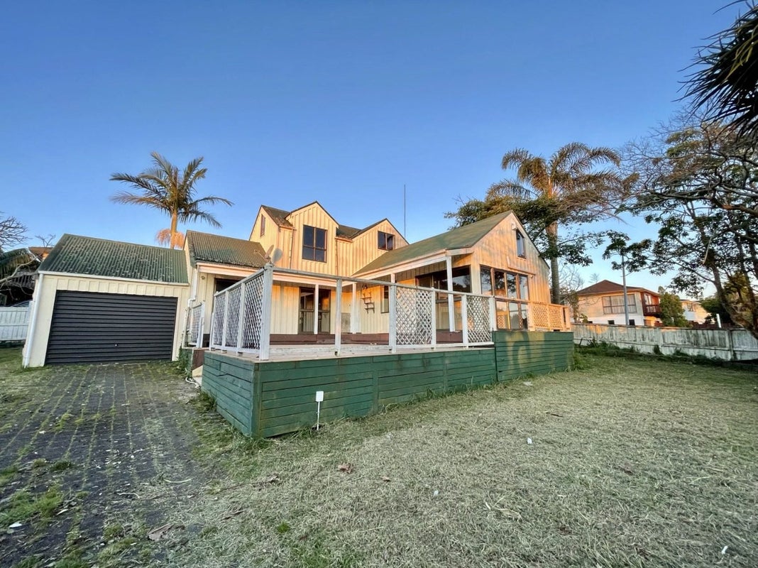 2 Deodar Place, Totara Heights, Auckland - Carousel 1