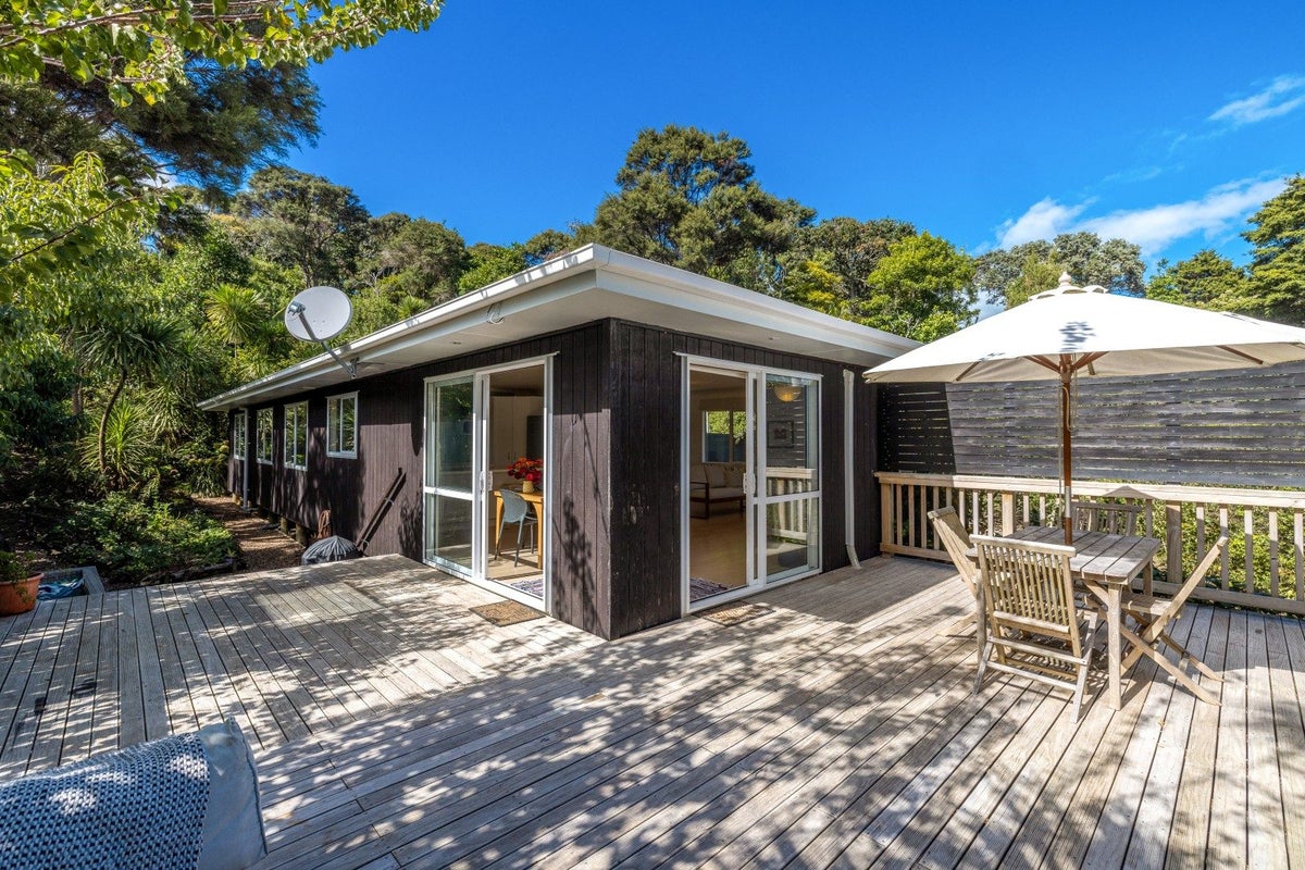 47 Whakarite Road, Ostend, Waiheke Island - Carousel 1