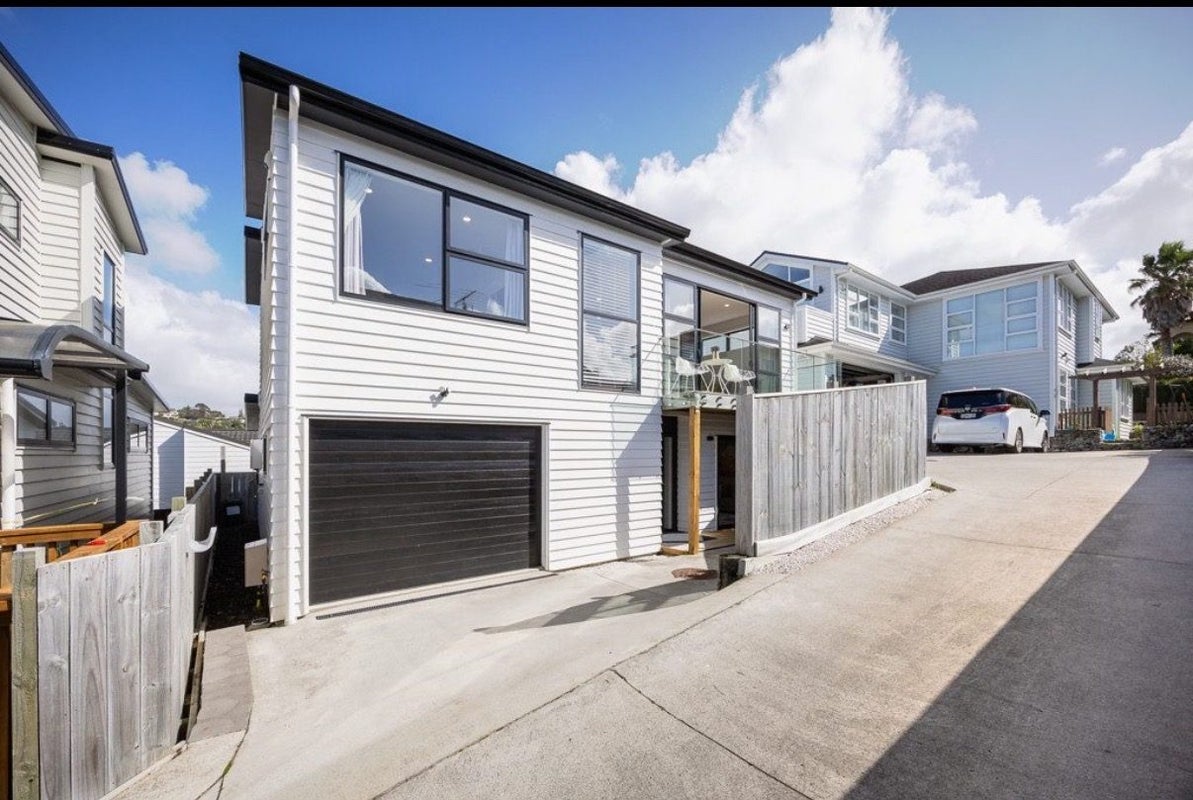 25B Kiteroa Terrace, Rothesay Bay, Auckland - Carousel 1