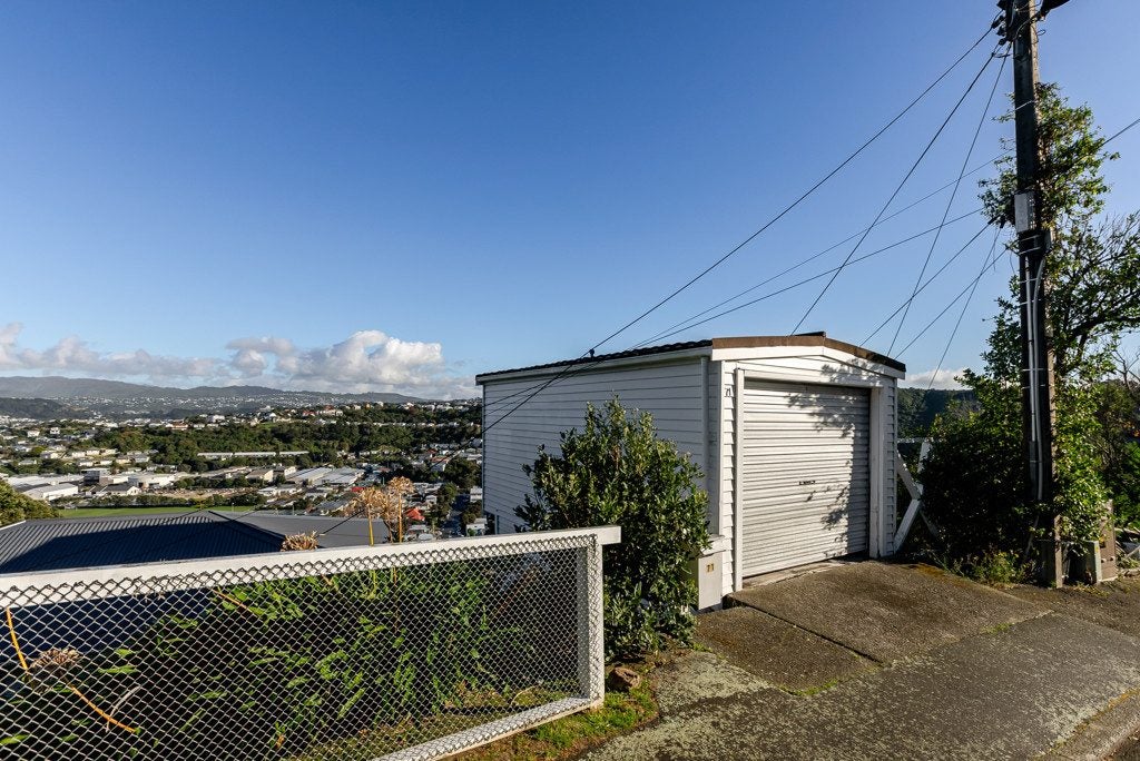 71 Nevay Road, Miramar, Wellington - Carousel 21