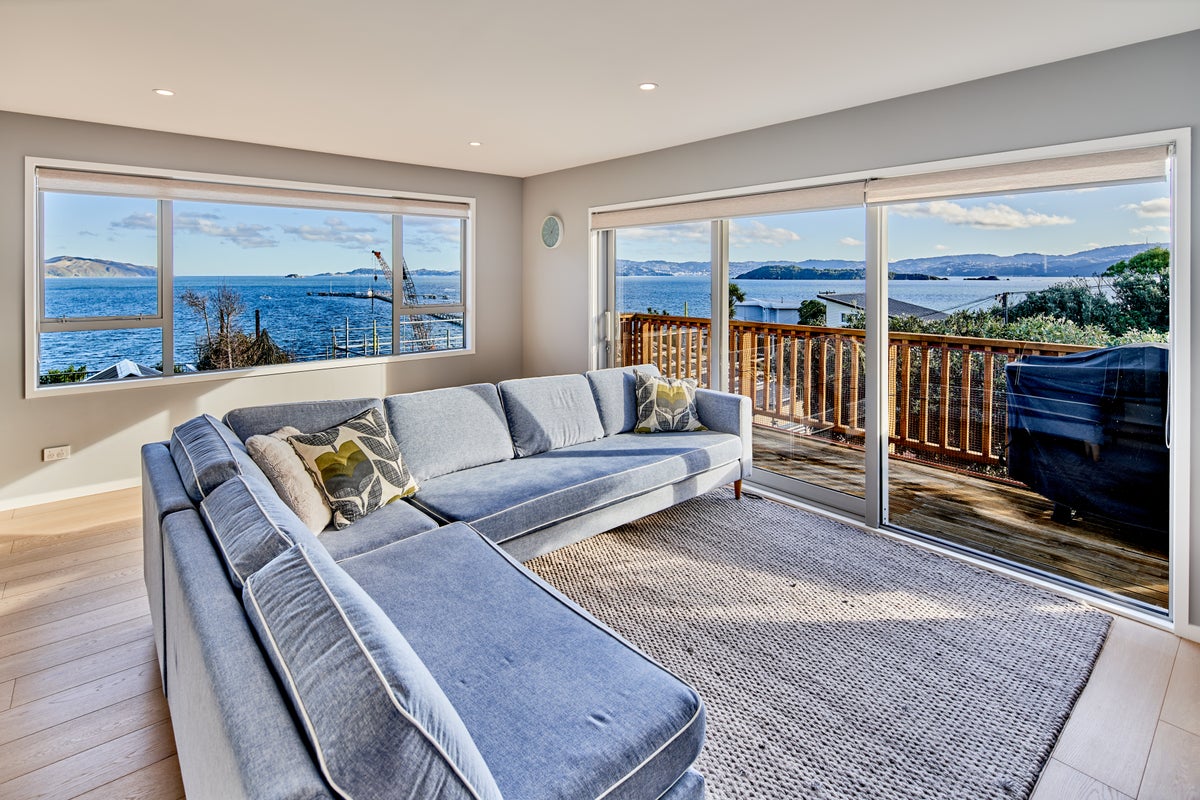 7 Howard Road, Point Howard, Lower Hutt - Carousel 1
