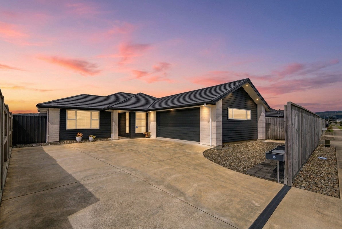 96 Johnstone Drive, Fitzherbert, Palmerston North - Carousel 1