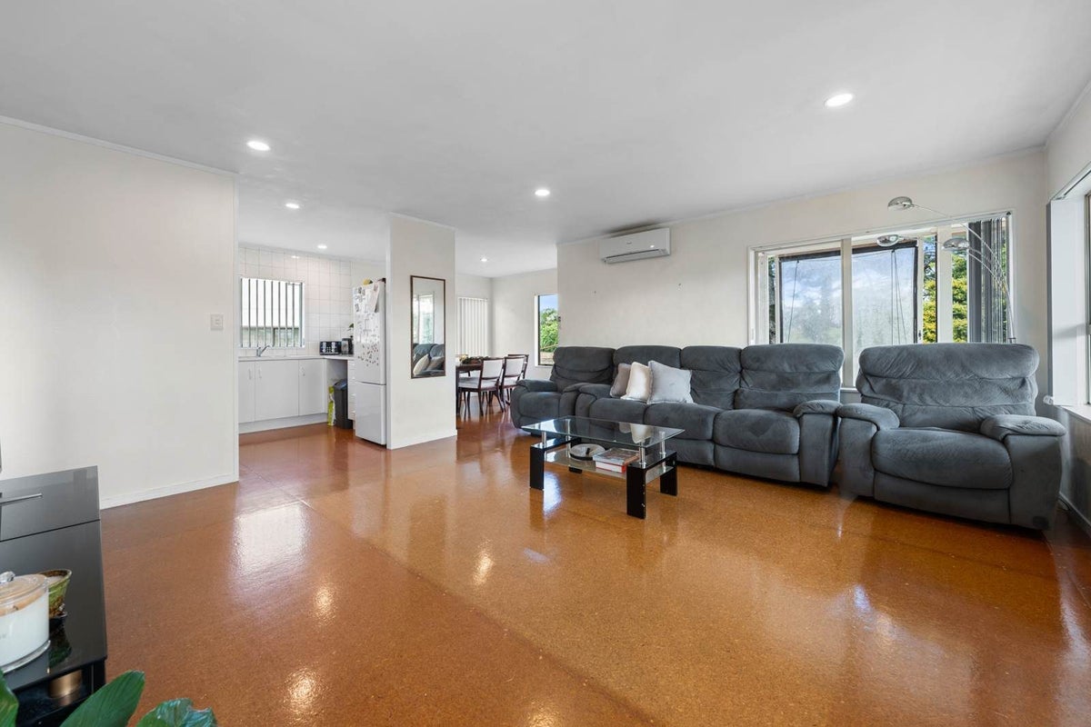 10 Nedlands Place, Burswood, Auckland - Carousel 2