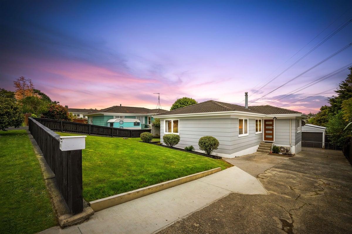 20 Arlette Place, Massey, Auckland - Carousel 1