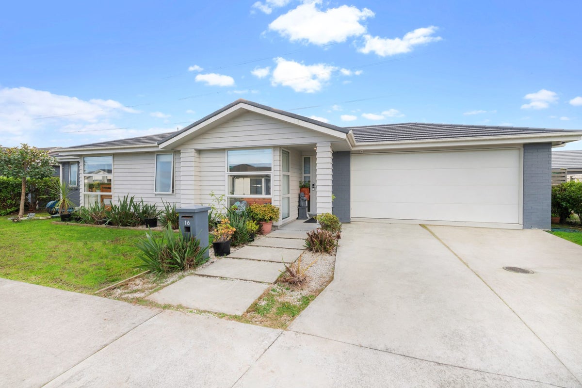 16 Biplane Street, Takanini, Auckland - Carousel 1