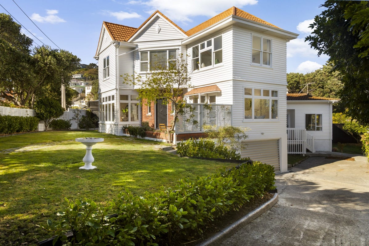 4 Ashleigh Crescent, Miramar, Wellington - Carousel 1