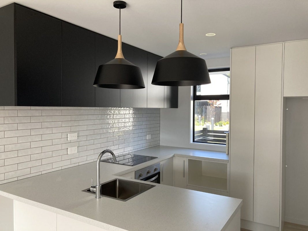 4/8 New Brighton Road, Shirley, Christchurch - Carousel 1