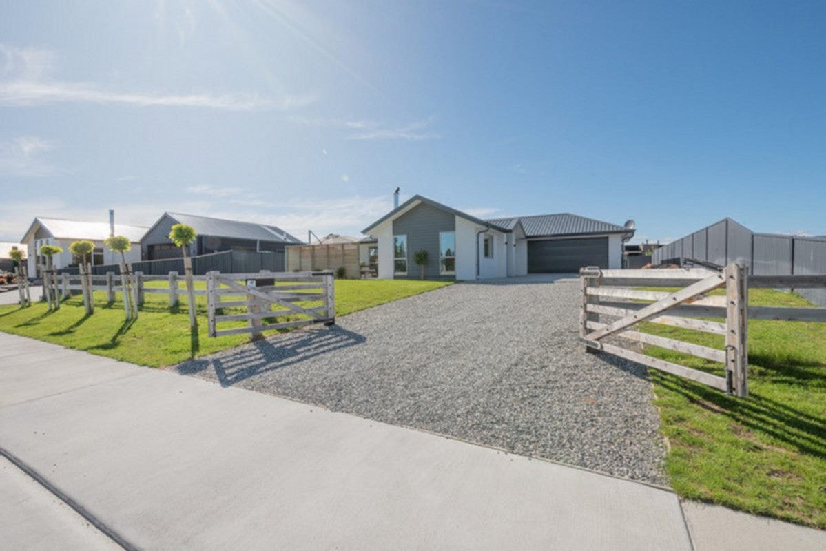 48 Larch Crescent, Alexandra, Alexandra - Carousel 1