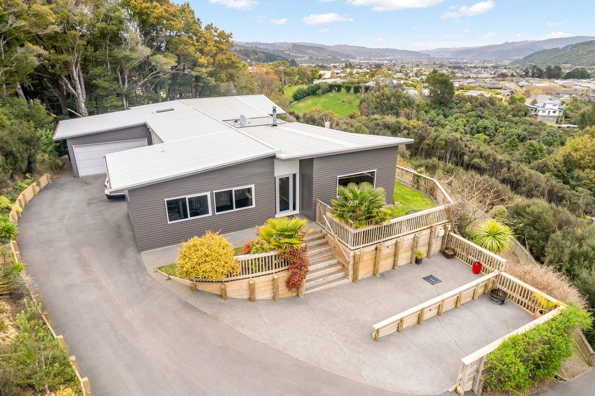 35 Mt Marua Drive, Timberlea, Upper Hutt - Carousel 2