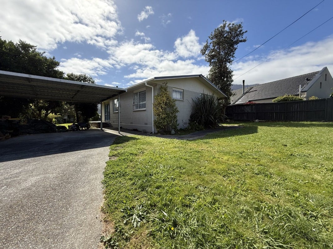 27 Ranui Street, Waikawa, Picton - Carousel 1
