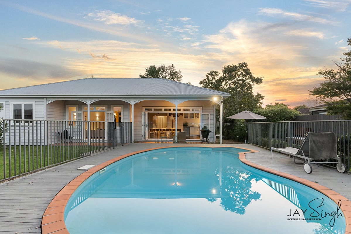 8 Monument Road, Papakura - Carousel 1