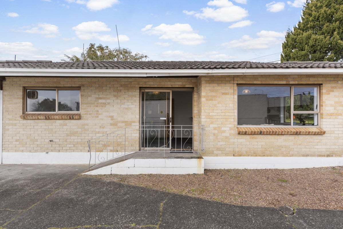 1/225 Rangatira Road, Beach Haven, Auckland - Carousel 1