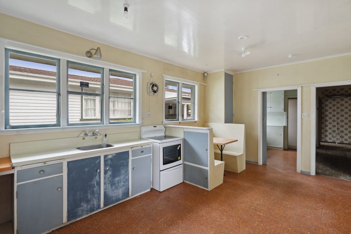 61 Glen Road, Stokes Valley, Lower Hutt - Carousel 2