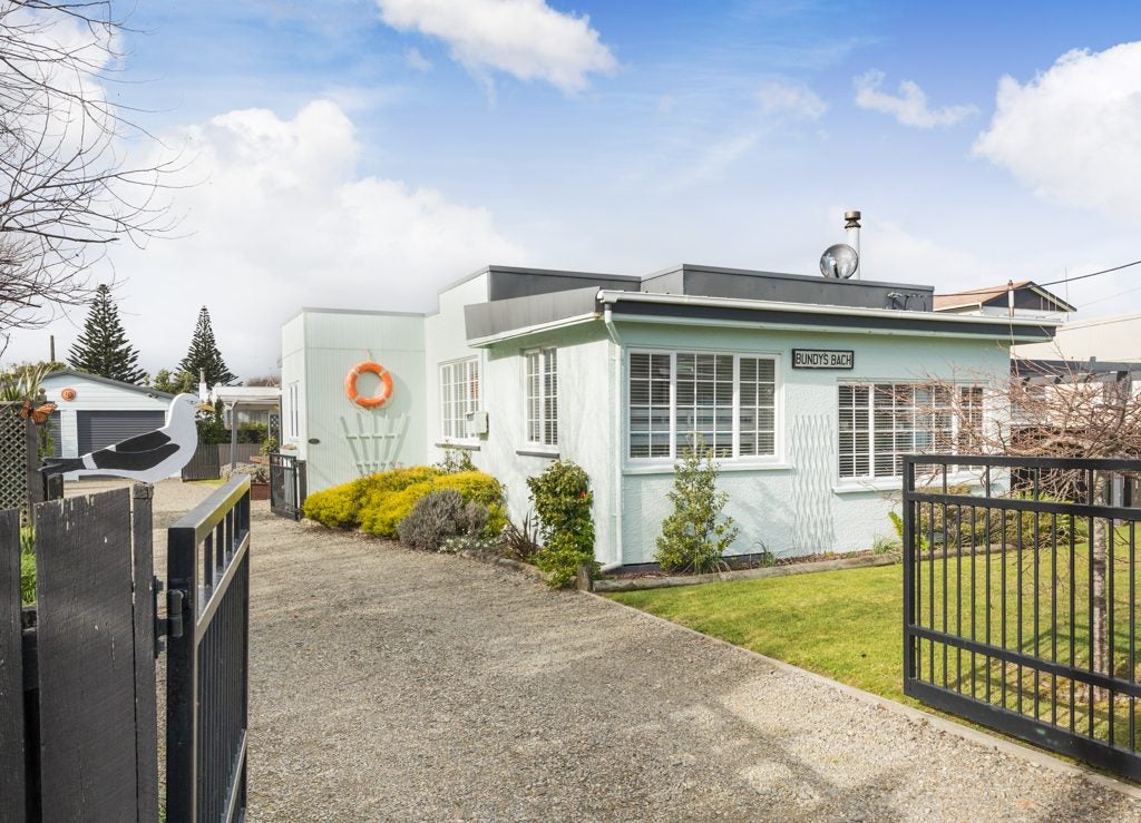 9 Warren Street, Foxton Beach, Foxton - Carousel 1