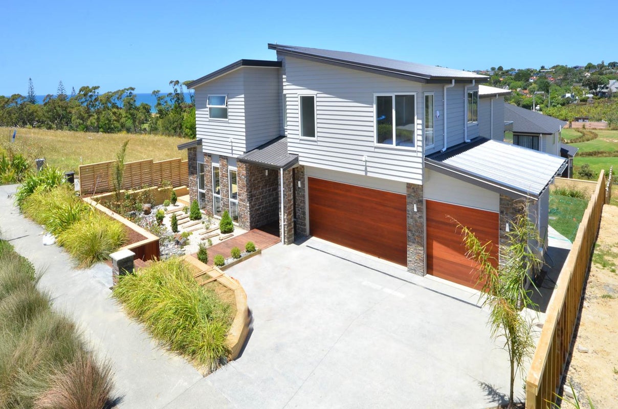 11 Bearing Parade, Long Bay, Auckland - Carousel 1