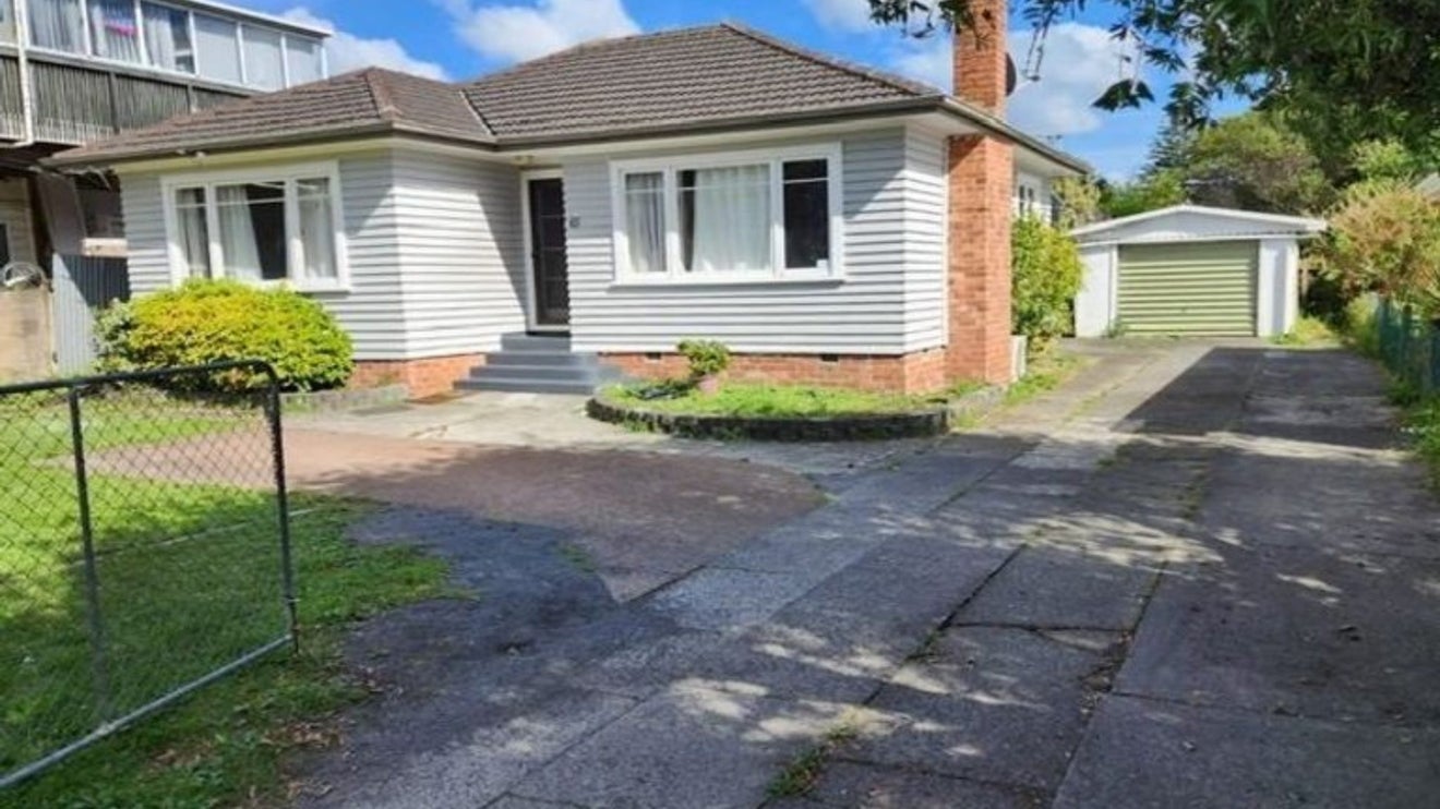 4 Queen Mary Avenue, New Lynn, Auckland - Carousel 1