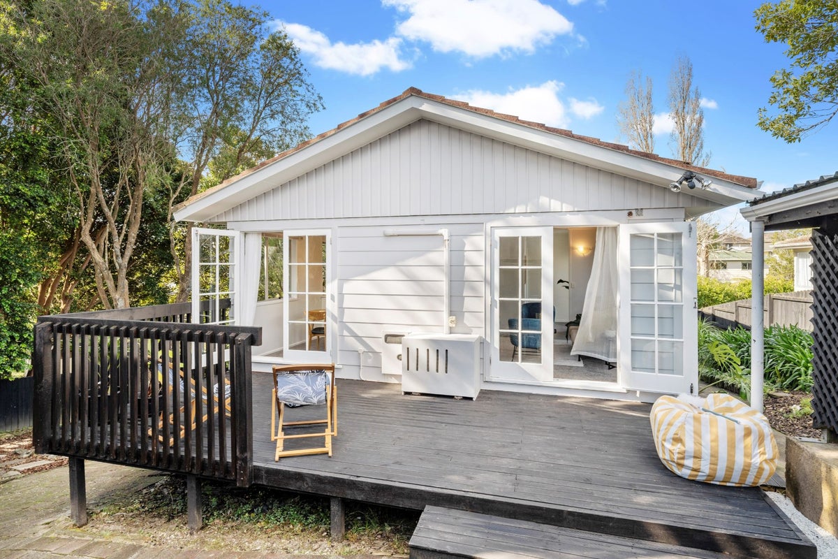 10 Karina Place, Glen Eden, Auckland - Carousel 2